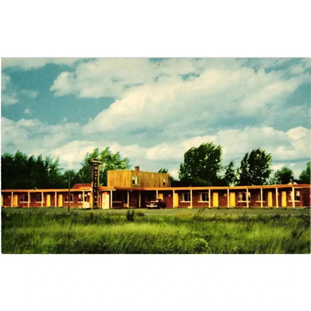 Motel Champlain Route 17 East Edge Sturgeon Falls, Ontario Postcard